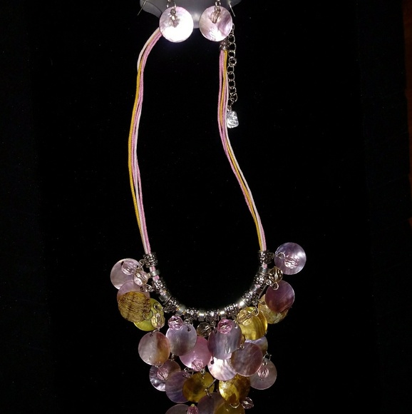 Bundle of pink jewelry necklace/earrings/bracelet - Picture 6 of 6